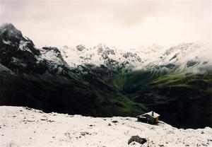 Clear snow line above Partnun vallee, Sulzhütte