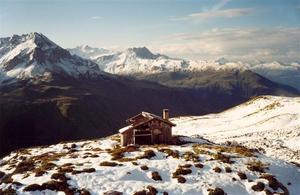 Sulzhütte with sun and snow