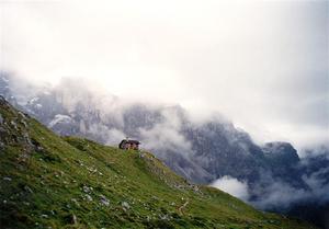 Sulzhütte near clouds