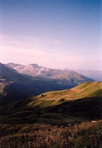 Sulzhütte dwarfed by the distance