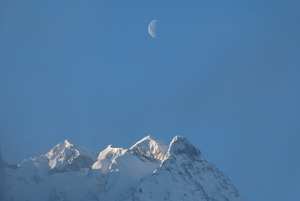 Moonrise over Videmanette