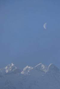 The Moon rising over Videmanette