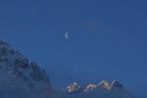 Moon over Videmanette